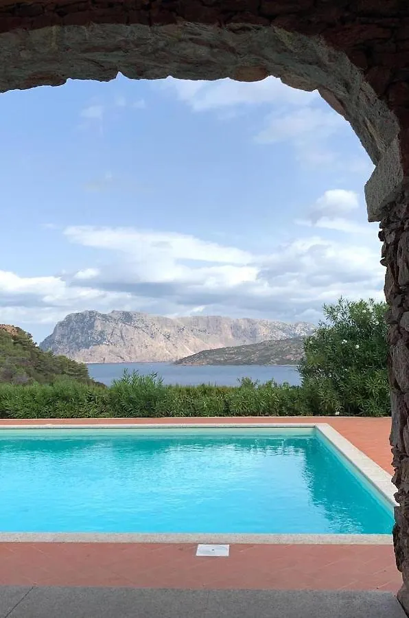 Villetta Con Giardino Punta Est Capo Coda Cavallo Italy